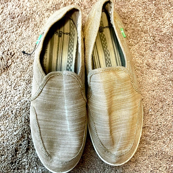Sanuk Slip Ons - Picture 1 of 4